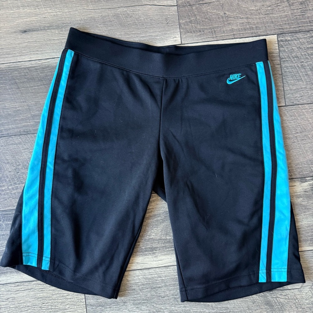 Nike Women’s Bermuda Shorts Black Blue Striped Athletic Workout Medium 8-10